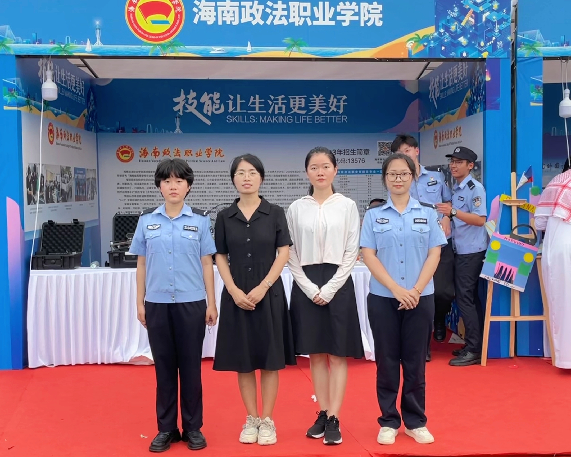招生宣传小组合影(陈昱如摄).jpg 招生宣传小组合影(陈昱如摄).jpg